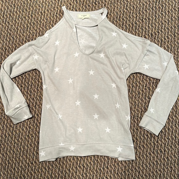 Tops - Star open shoulder long sleeve shirt
